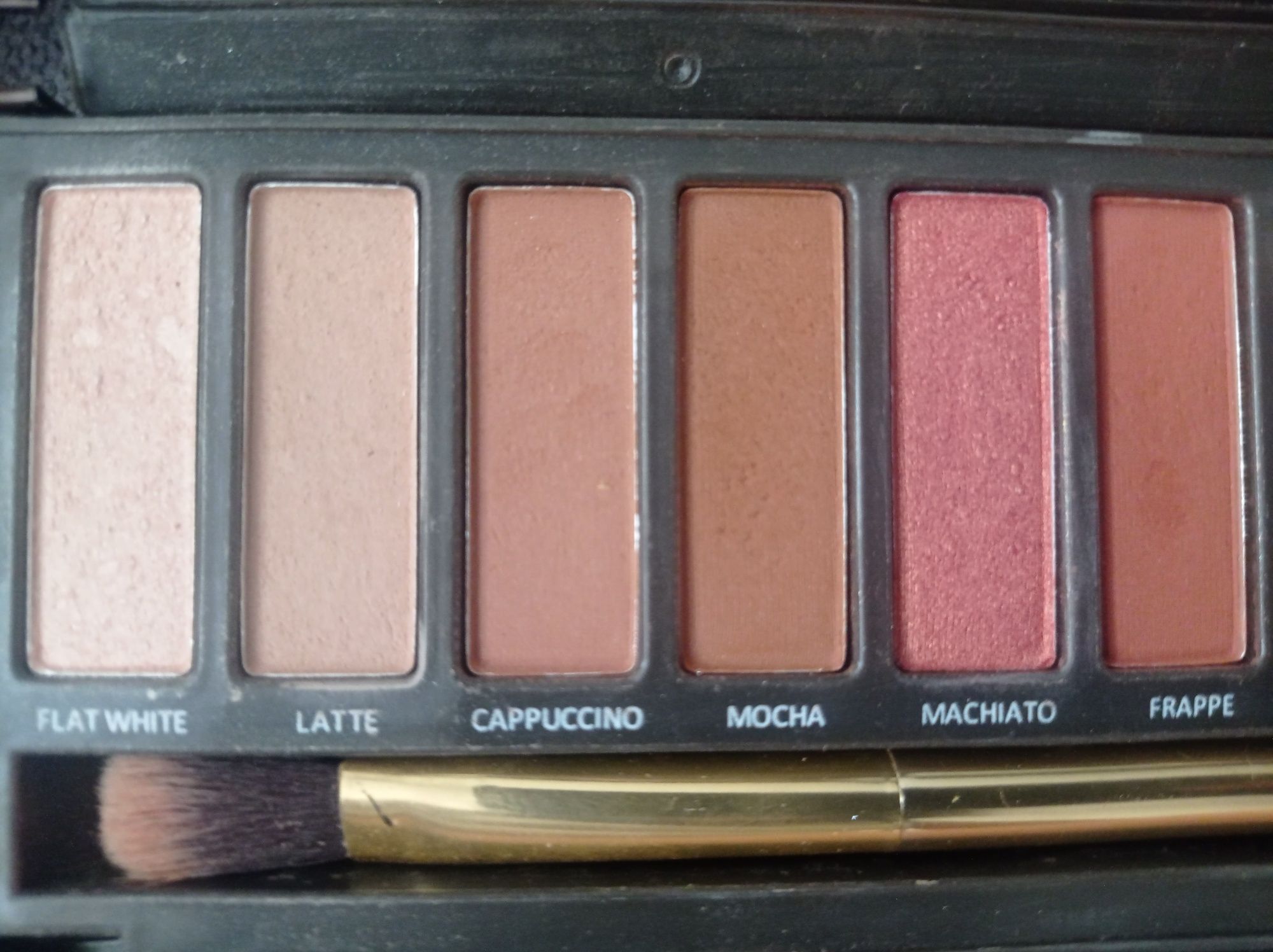 Cienie do powiek Eveline Charming Mocha