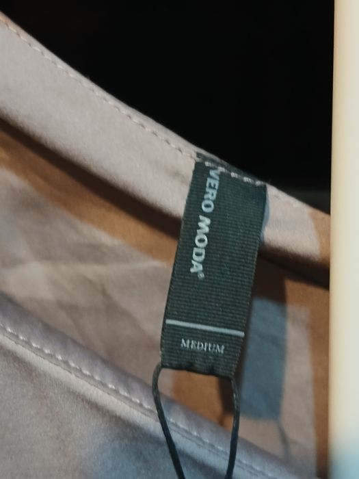 Ładna asymetryczna sukienka Vero Moda rozmiar M