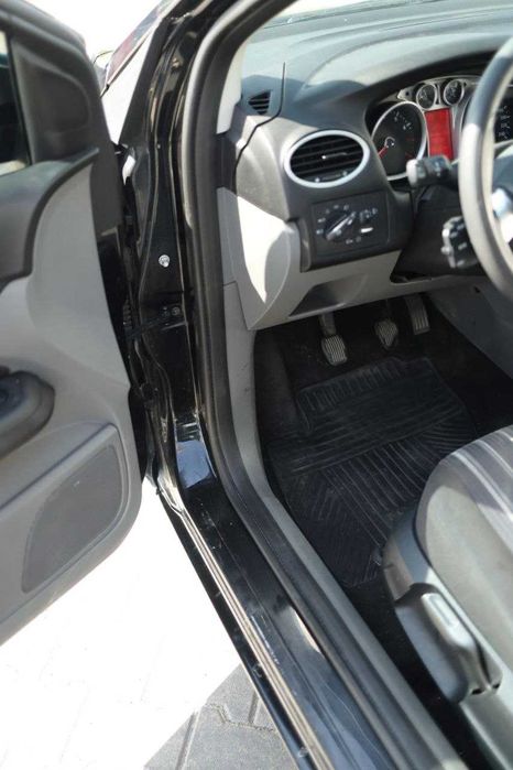 Ford Focus 2009 Hatchback II покоління (FL)•1.4 Duratec МТ (80 к.с.)