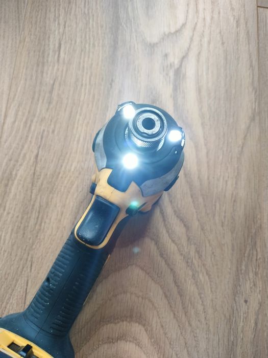 Zakrętarka bezszczotkowa DeWalt DCF850 18v ORYGINA+AKKU 2Ah