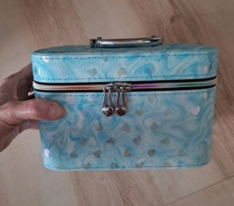 Kuferek kosmetyczka nowa