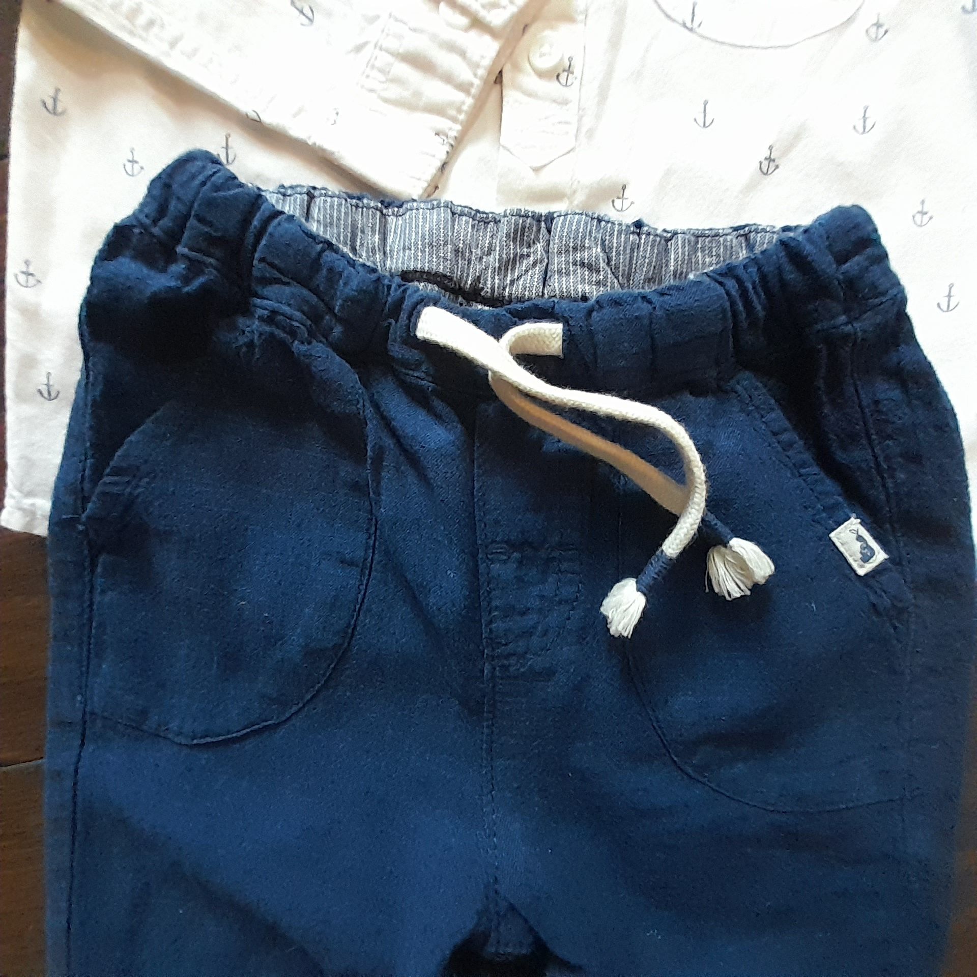 Komplet koszula spodnie dla chłopca H&M rozm. 80  kotwice