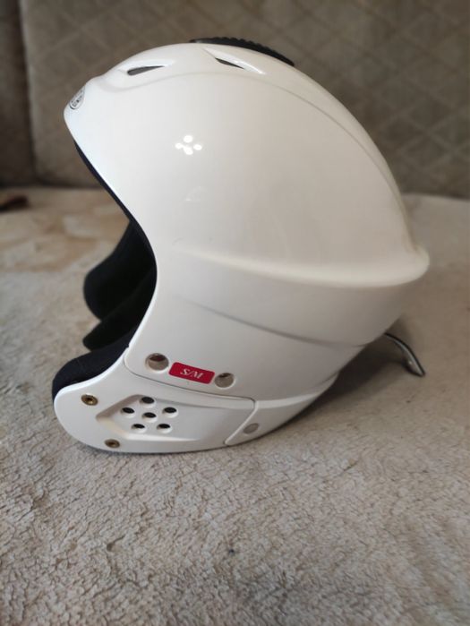 Продам набір гірсько лижний шлем. Окуляри , ботинки