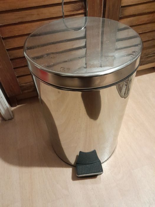 Kosz na śmieci, stalowy.