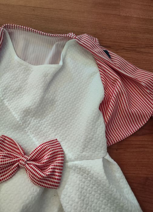 Vestido de menina com laço