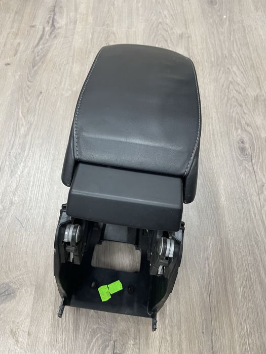 Центральный подлокотник Škoda Octavia Superb Fabia. Оригинал