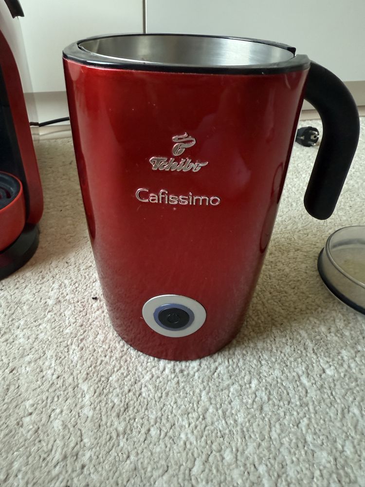 Ekspres kapsułkowy Tchibo Caffisimo + spieniacz do mleka