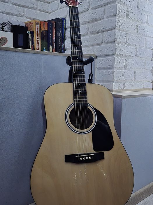 Продам акустичну гітару Fender Squier