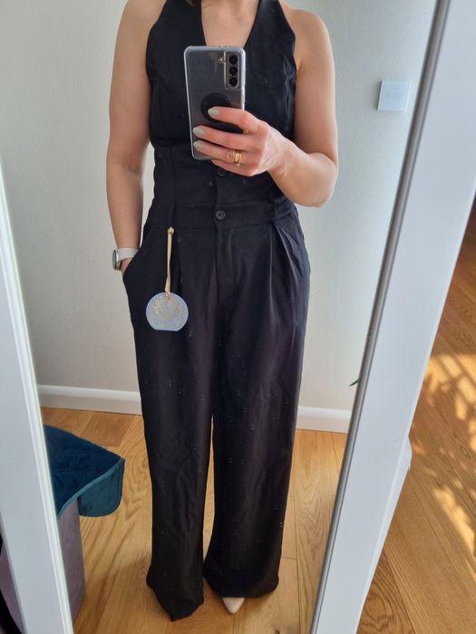 Czarny kombinezon