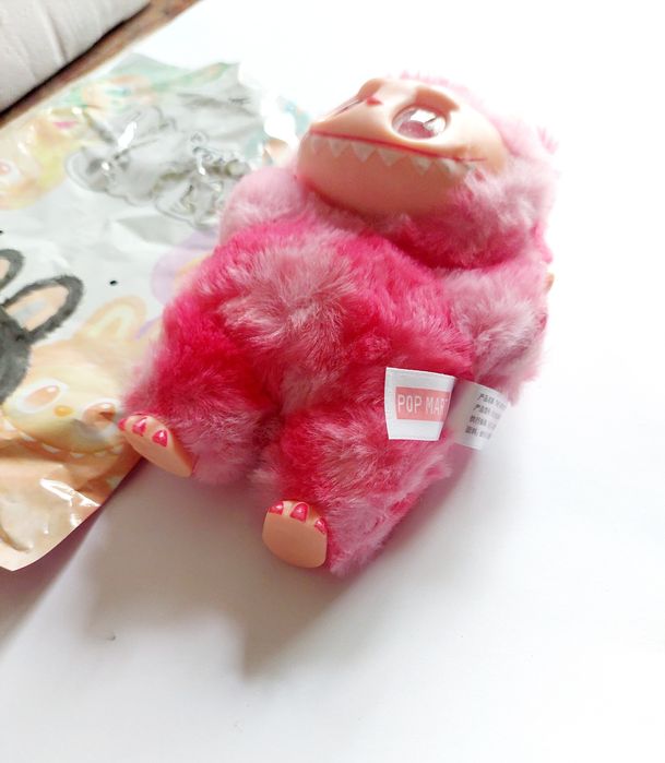 Лабубу монстер брелок Big into Energy