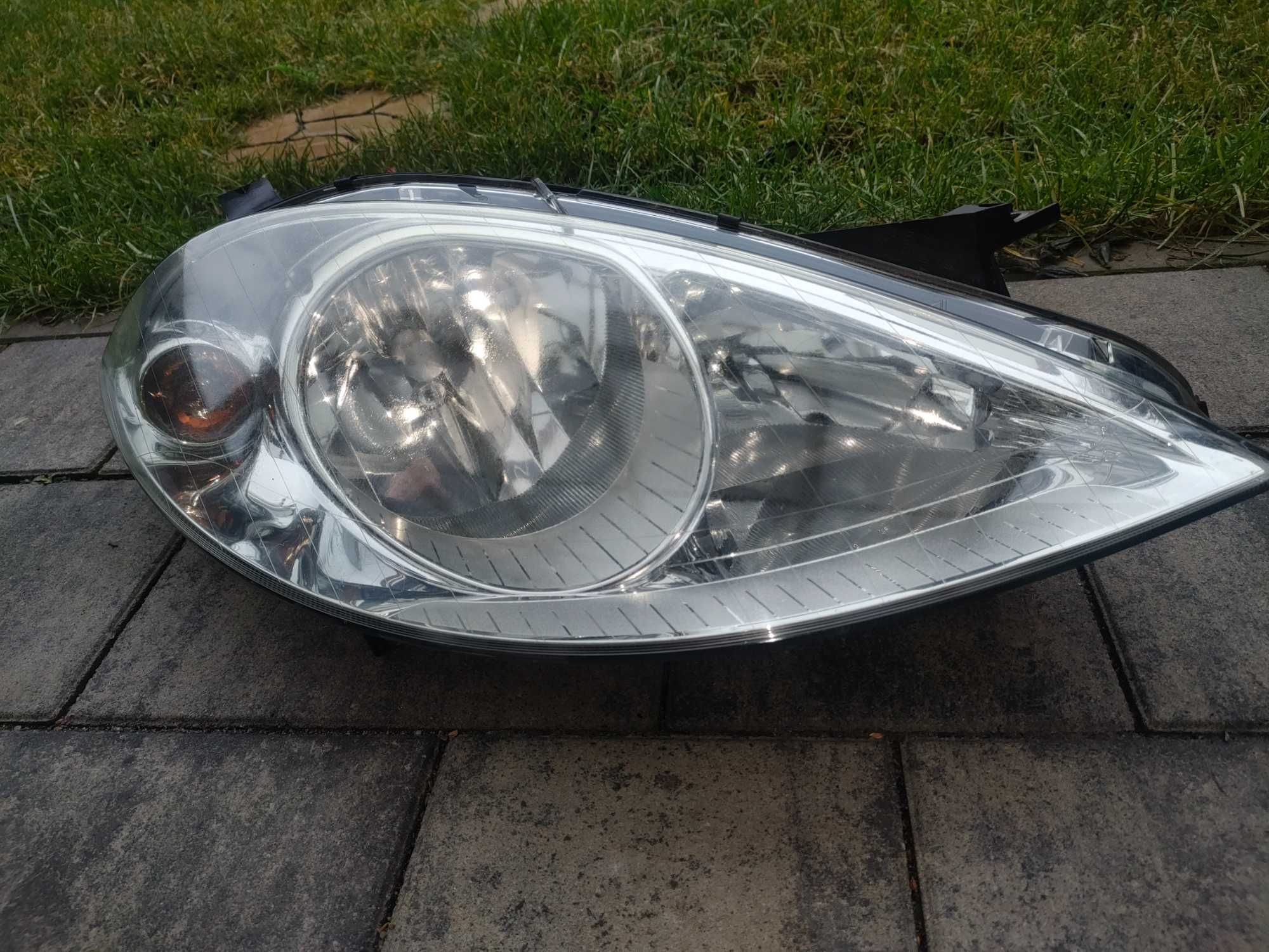 Mercedes A klasa W169 lampa prawy przód Europa