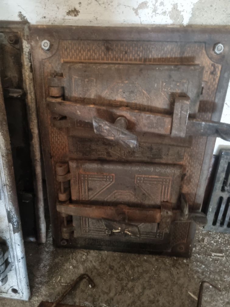 Stare żeliwne drzwiczki do pieca kaflowego różne wzory