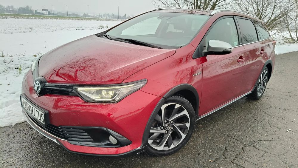 Toyota Auris Toyota Auris Touring Sports Hybrid 1798cm3 Przebieg: 99000km
