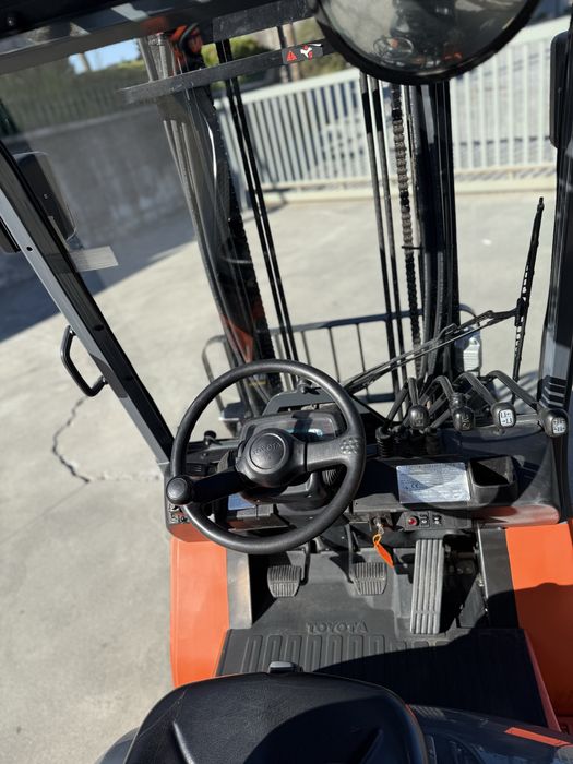 Vendo empilhador Toyota 25 - 1600Horas