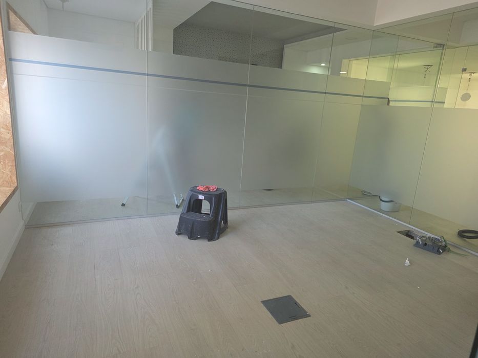 Aluga-se escritorio com sala independente