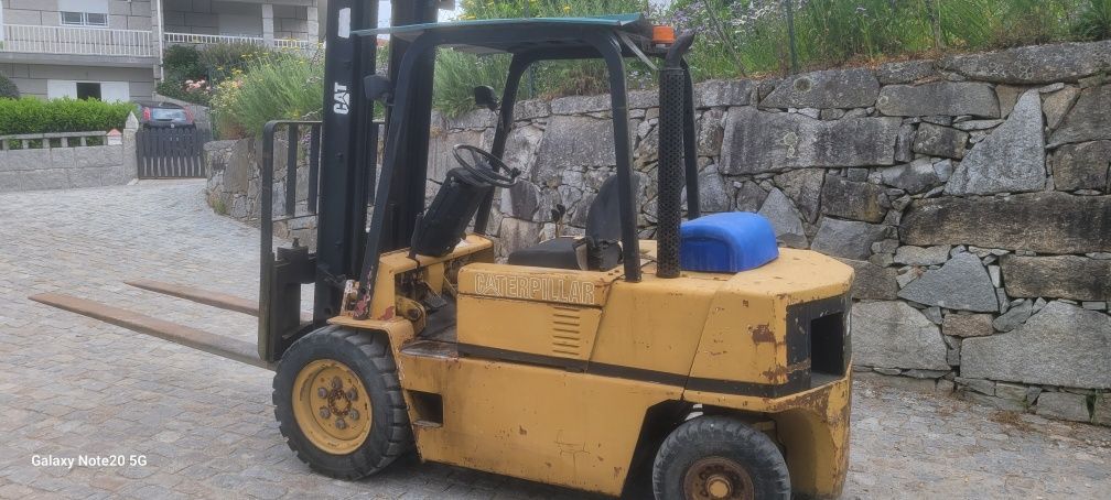 Empilhador cat 3T