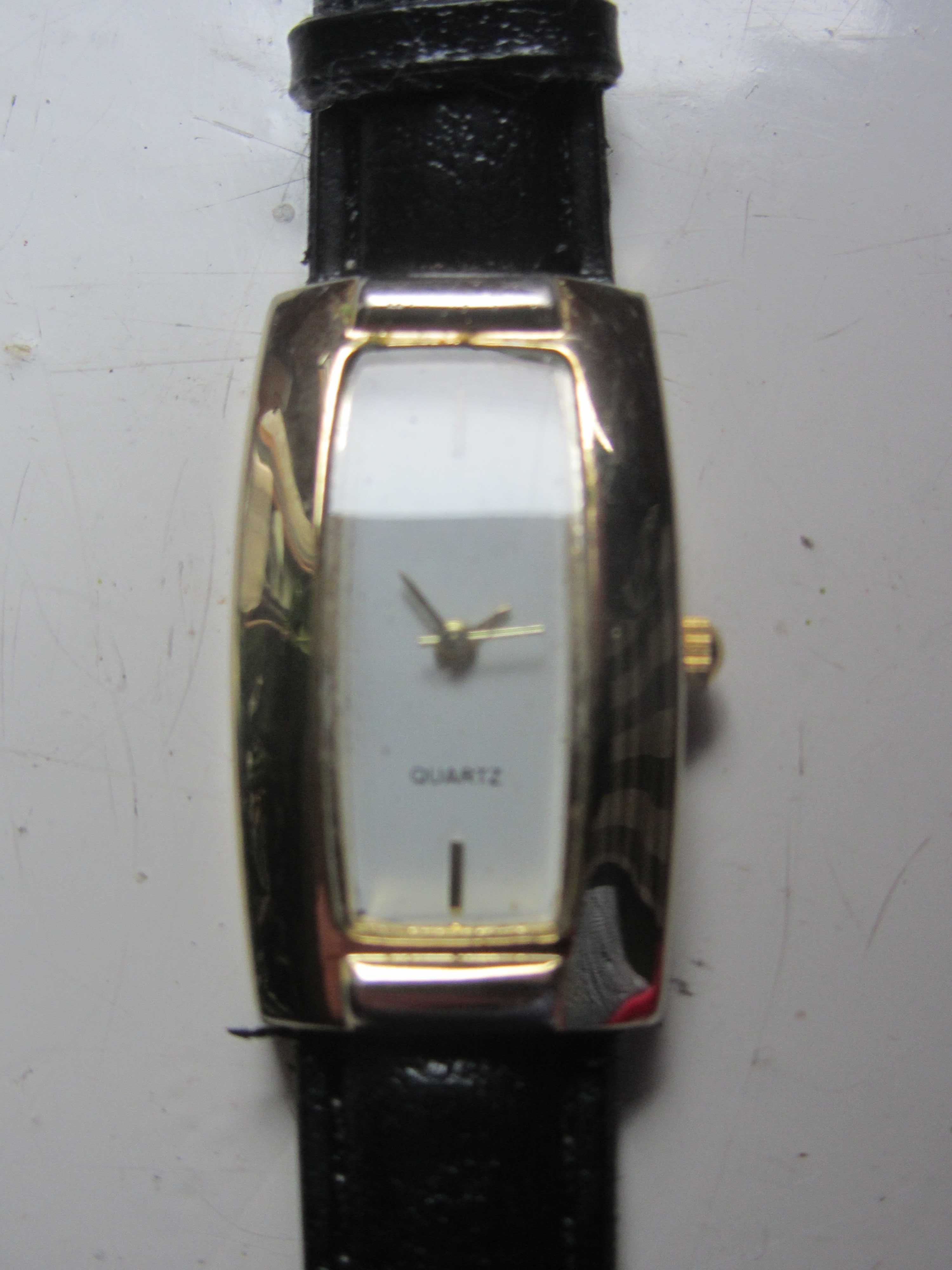 zegarek damski na baterię działający z czarnym paskiem bateria nowa