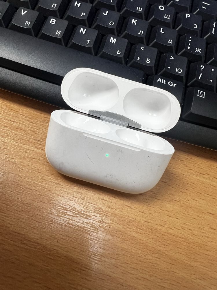 кейс для Apple AirPods Pro 2 модель А2700 оригінал
