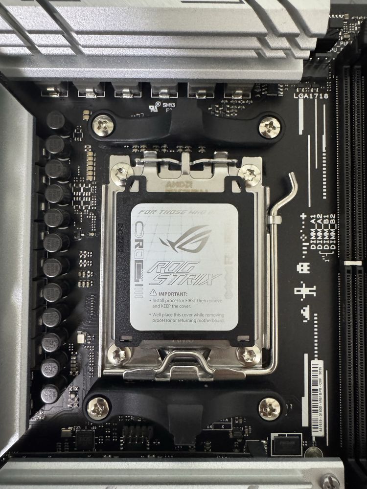 Материнська плата Asus ROG Strix B650-A Gaming WiFi Socket AM5