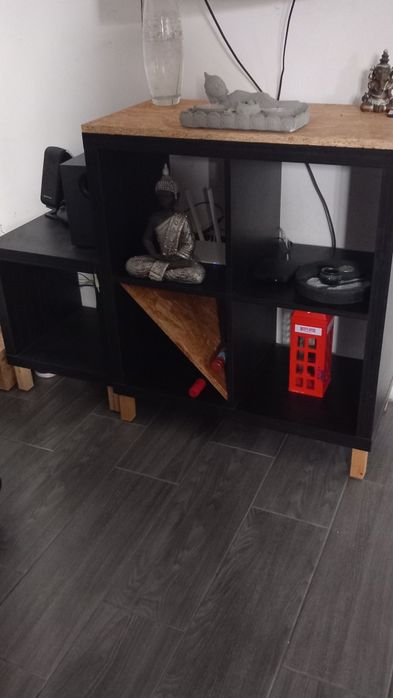 Móvel cubo preto com luzes led