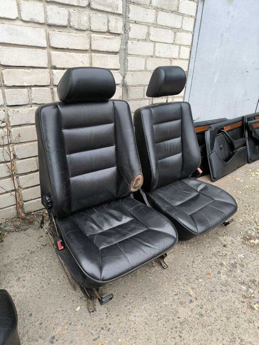 Кожаный чёрный салон Mercedes-Benz W124 седан с подогревом + карты