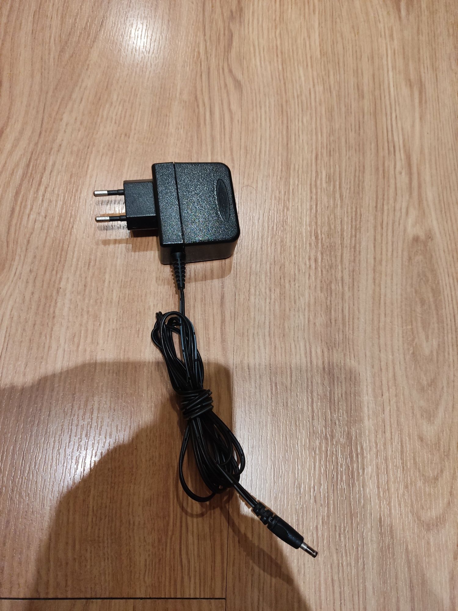 Carregador/transformador 12V 1A/ 12V 1.25A/ 22V 1A/ 24V 1A - 5€ cada