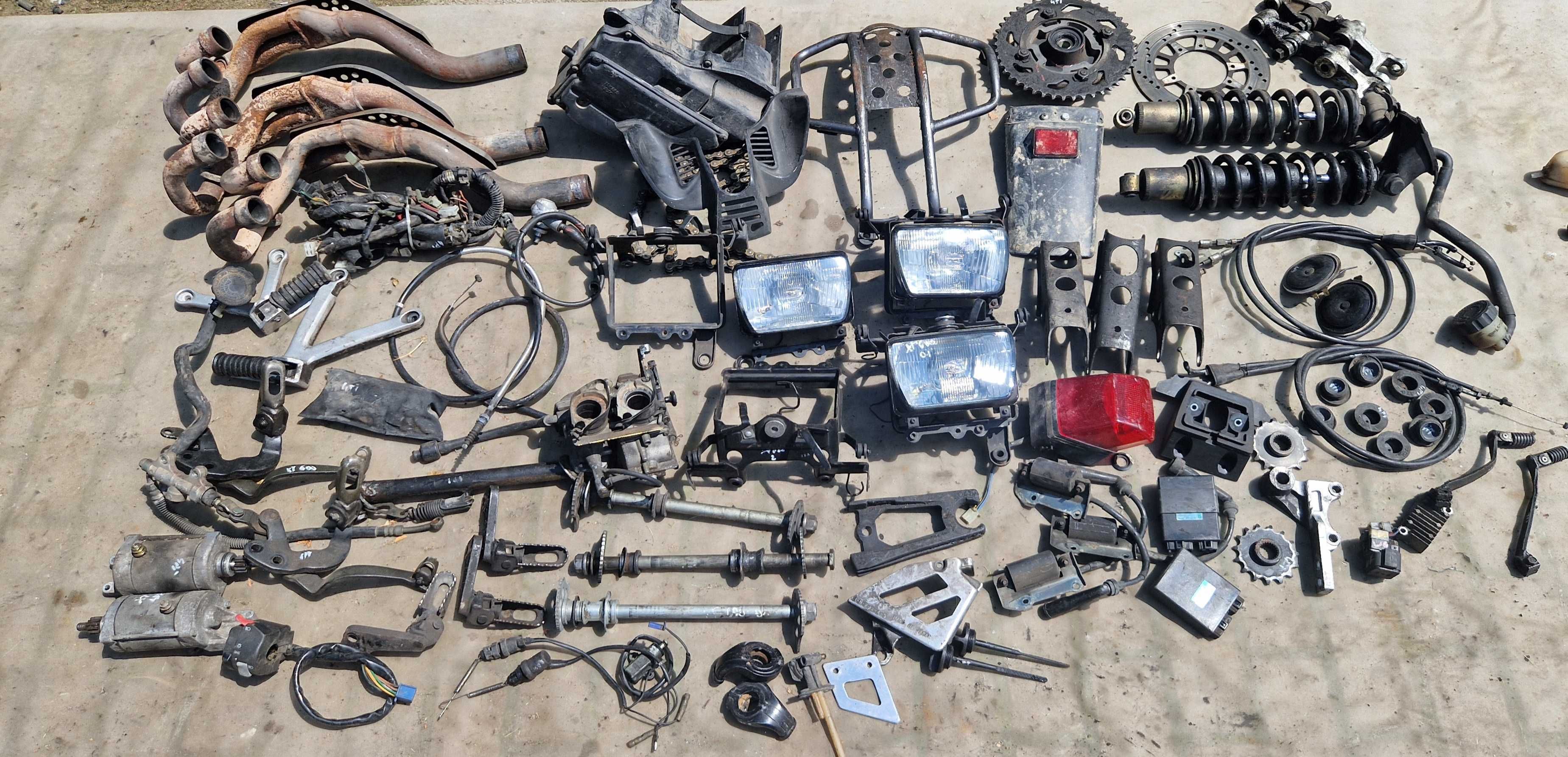 Yamaha XT 600 4PT lampa rozrusznik oś kołyska klakson gaźnik stelaż