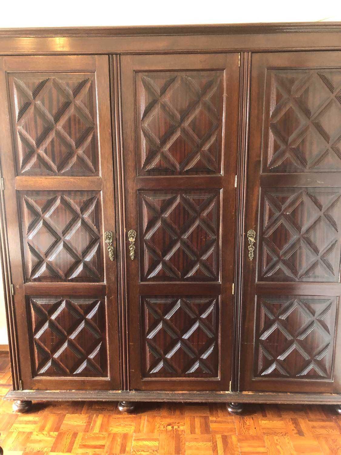 Mobília de Quarto de Casal Antiga com Roupeiro – usada em bom estado