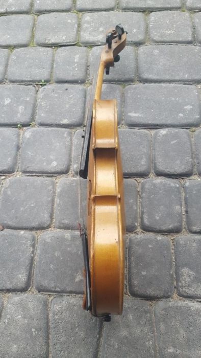 Skrzypce do renowacji.