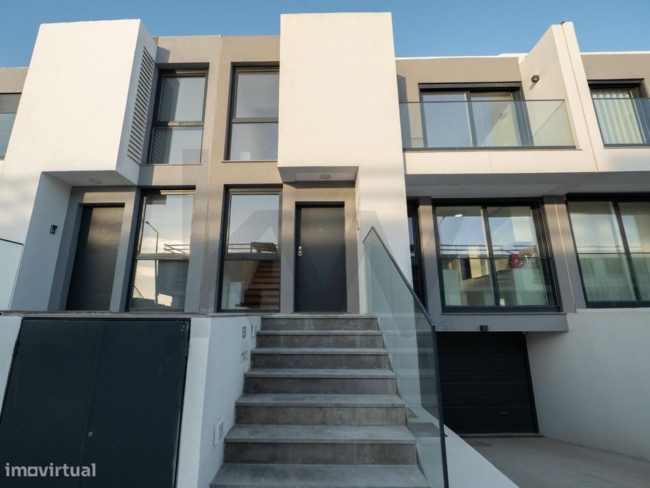 Moradia Contemporânea T3+1 com Piscina Privativa nos Terraços de São F