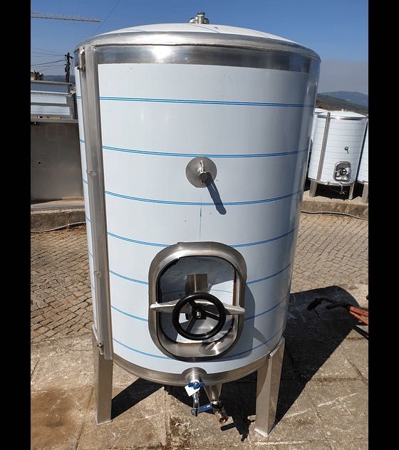 Cuba Inox 550 Litros Porta Lateral