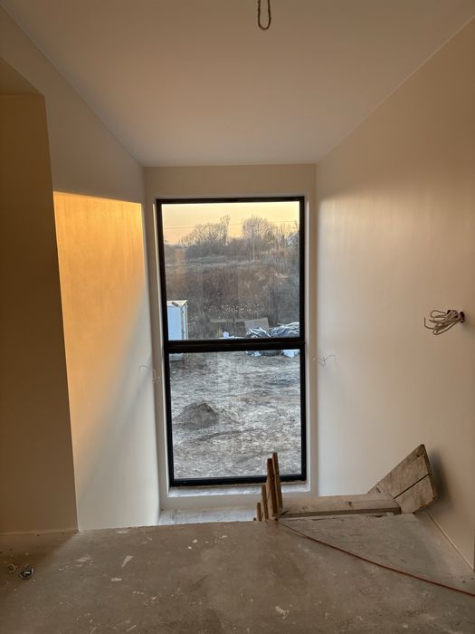 Gipsowanie i malowanie natryskowo. Sufity podwieszane, sucha zabudowa.