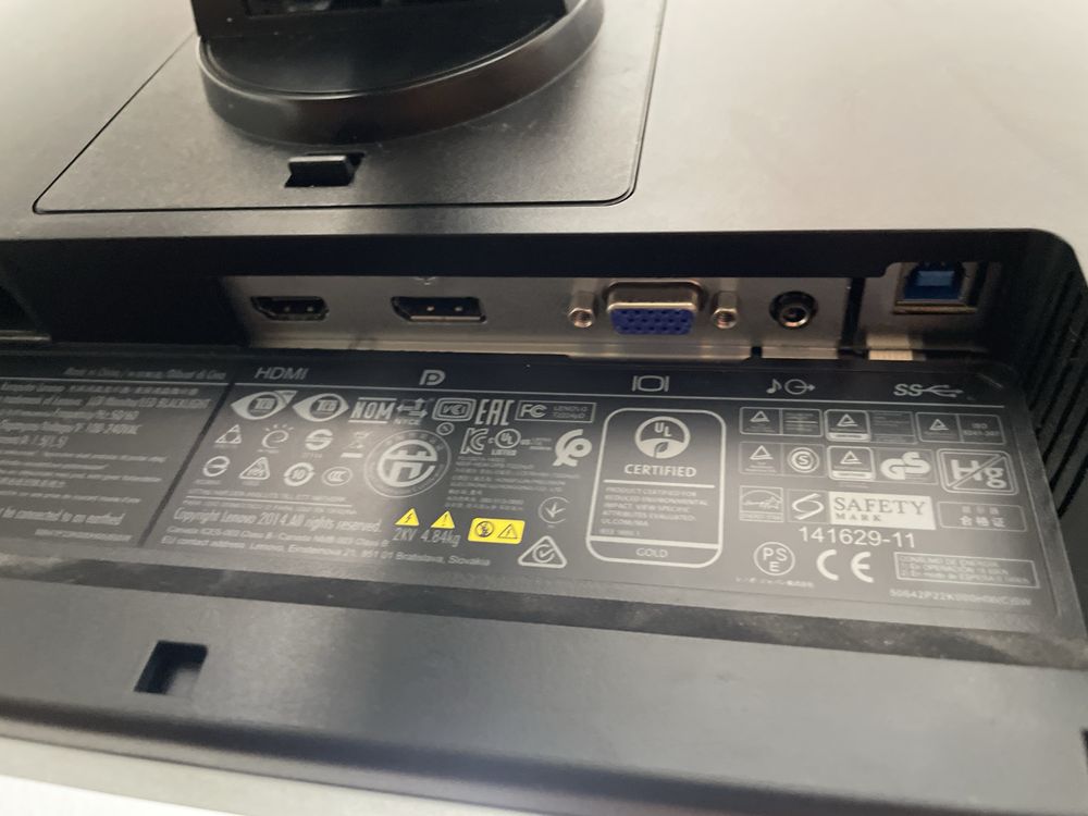 Monitor lenovo 22”