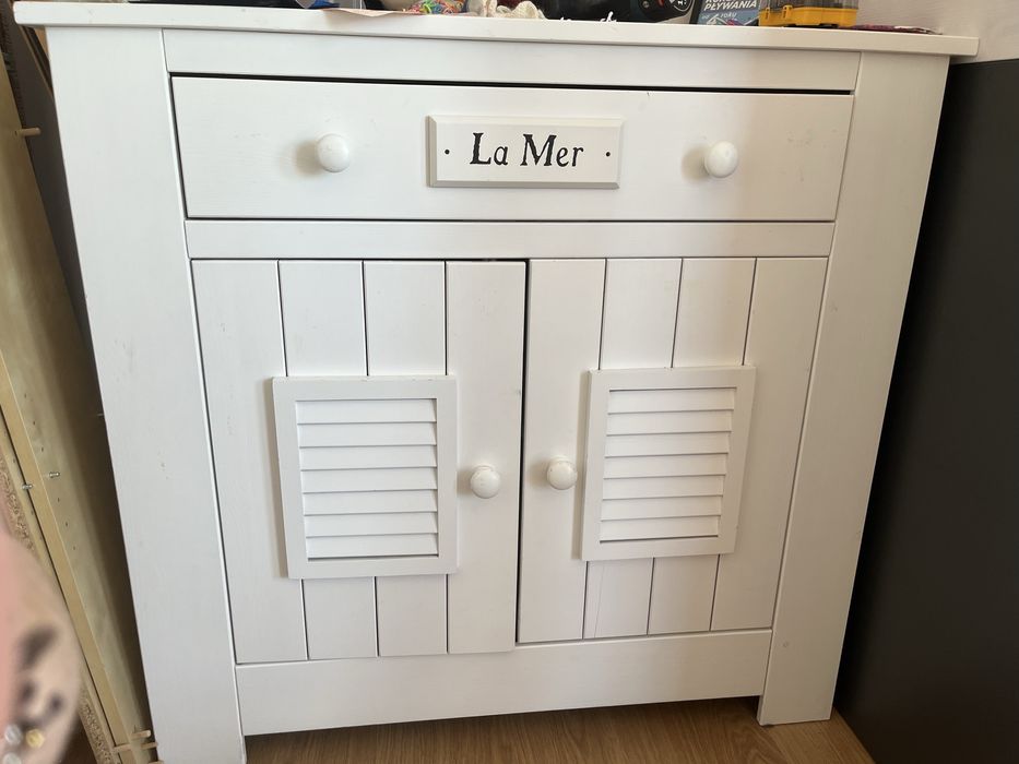 Drewniana komoda la mer do pokoju dzieciecego