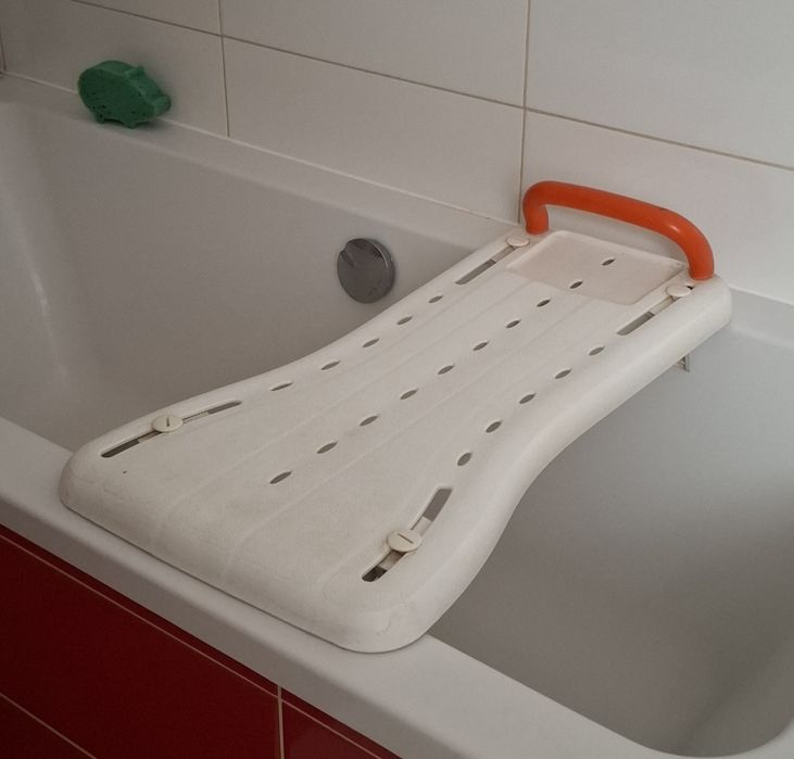Ławeczka (siedzisko) na wanne