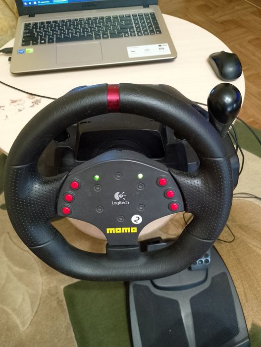 Logitech momo racing