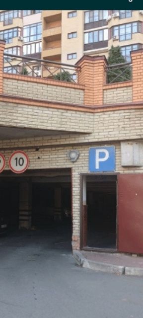 Продам паркомісце в підземному паркінгу Печерськ ,вул.Коновальця 32Б