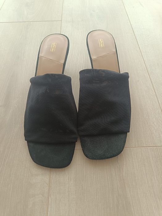 Vendem-se Mules pretas novas