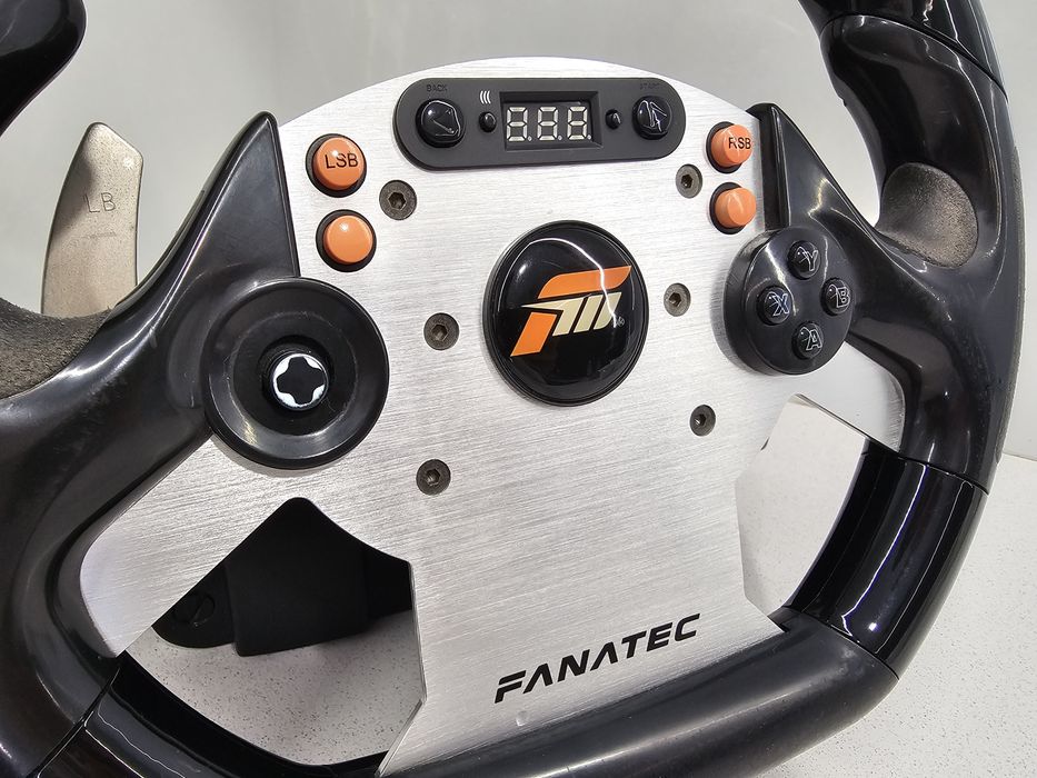 Volante Fanatec CSR Forza Motorsport com mudanças H e sequencial