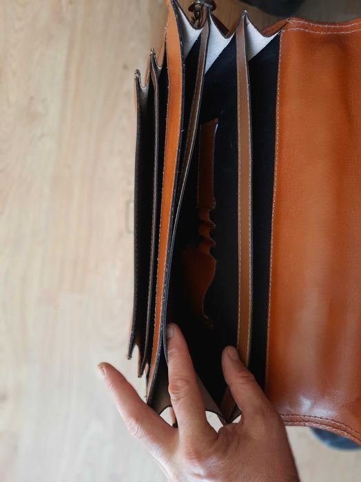 Мужской новый кожаный портфель.