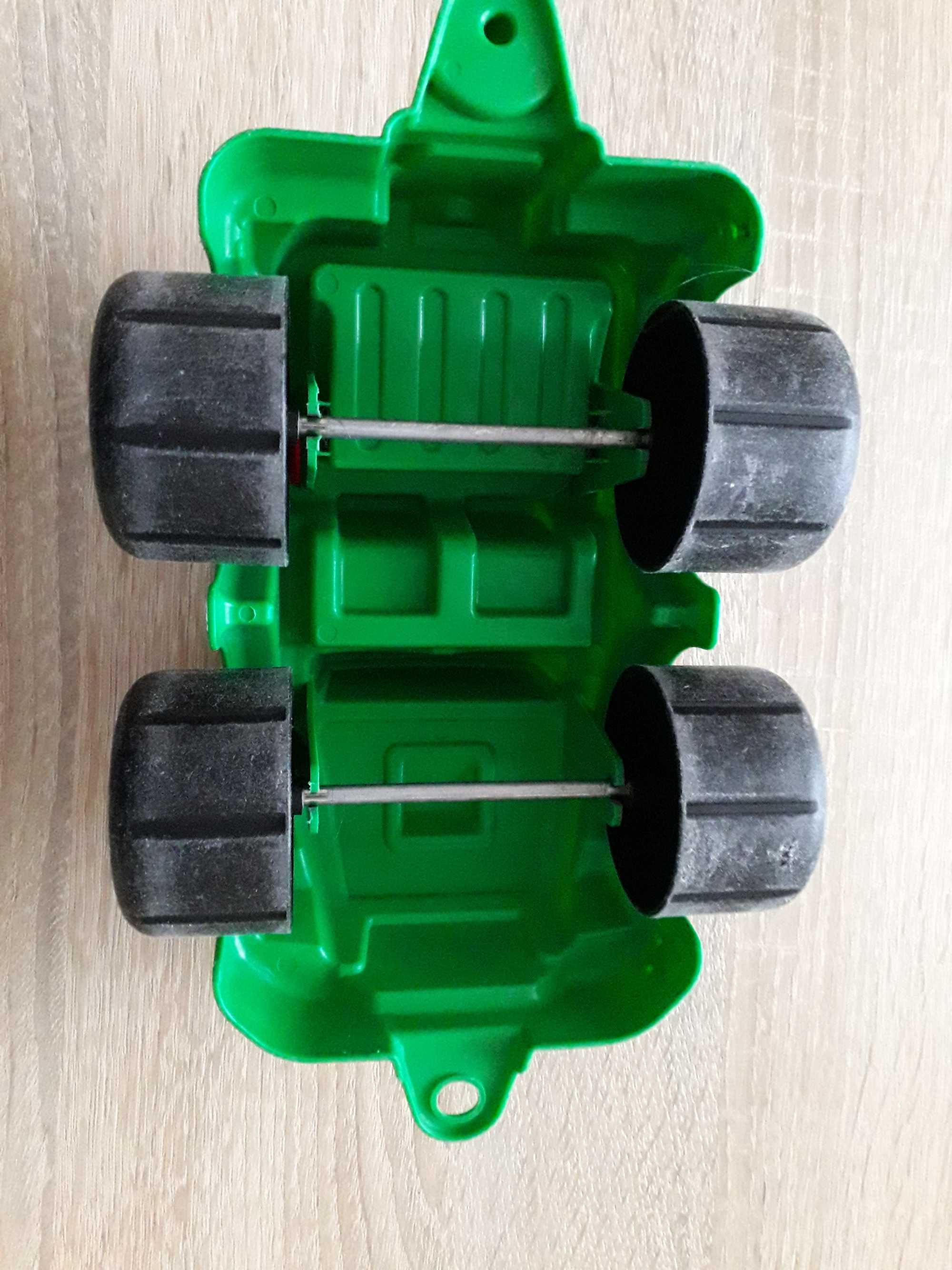 Машинка игрушка зеленая б/у