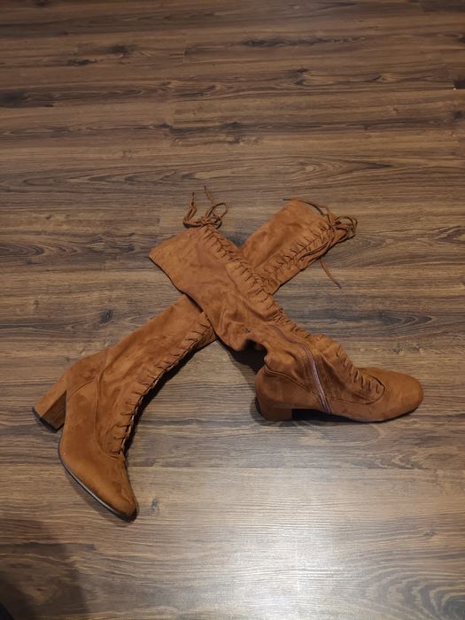 Ботфорти на шнуровці