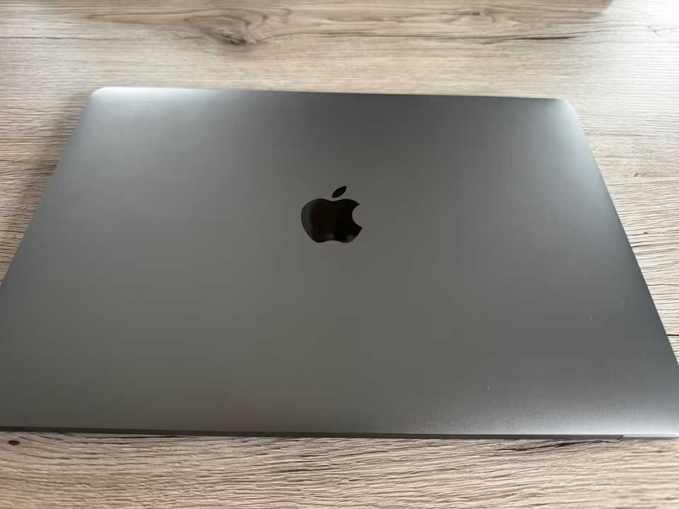 MacBook Pro M1 2020 w doskonałym stanie Touch Bar