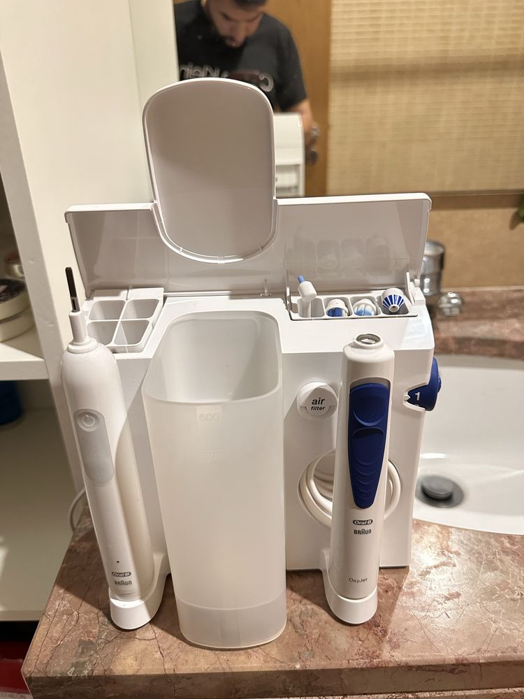 Centro Dentário ORAL B Oxyjet + Pro1