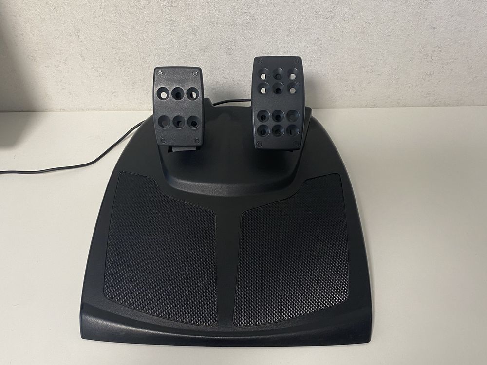 Игровой руль Logitech Momo в идеальном состоянии!