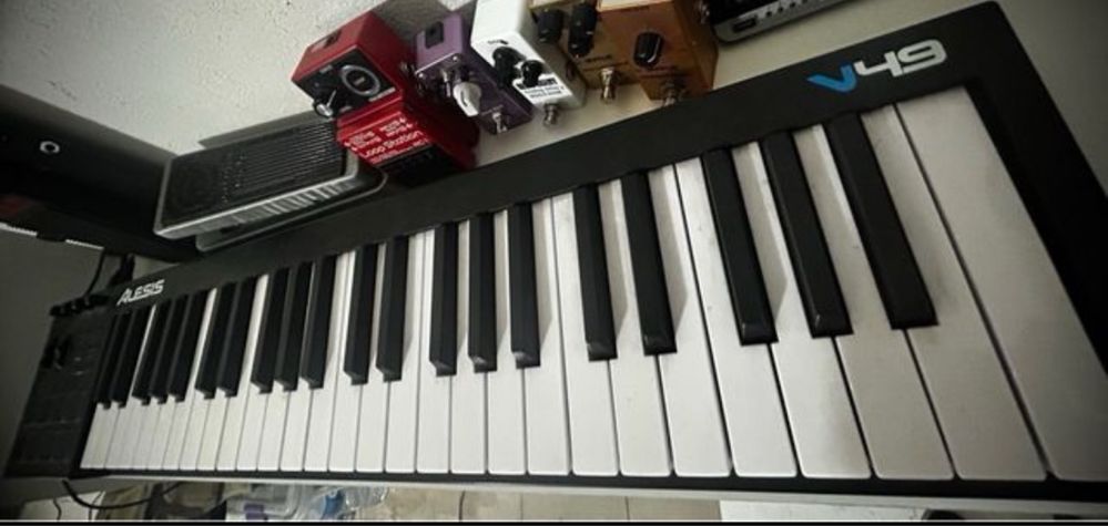 Controlador Alessis v49 + pedal sustain