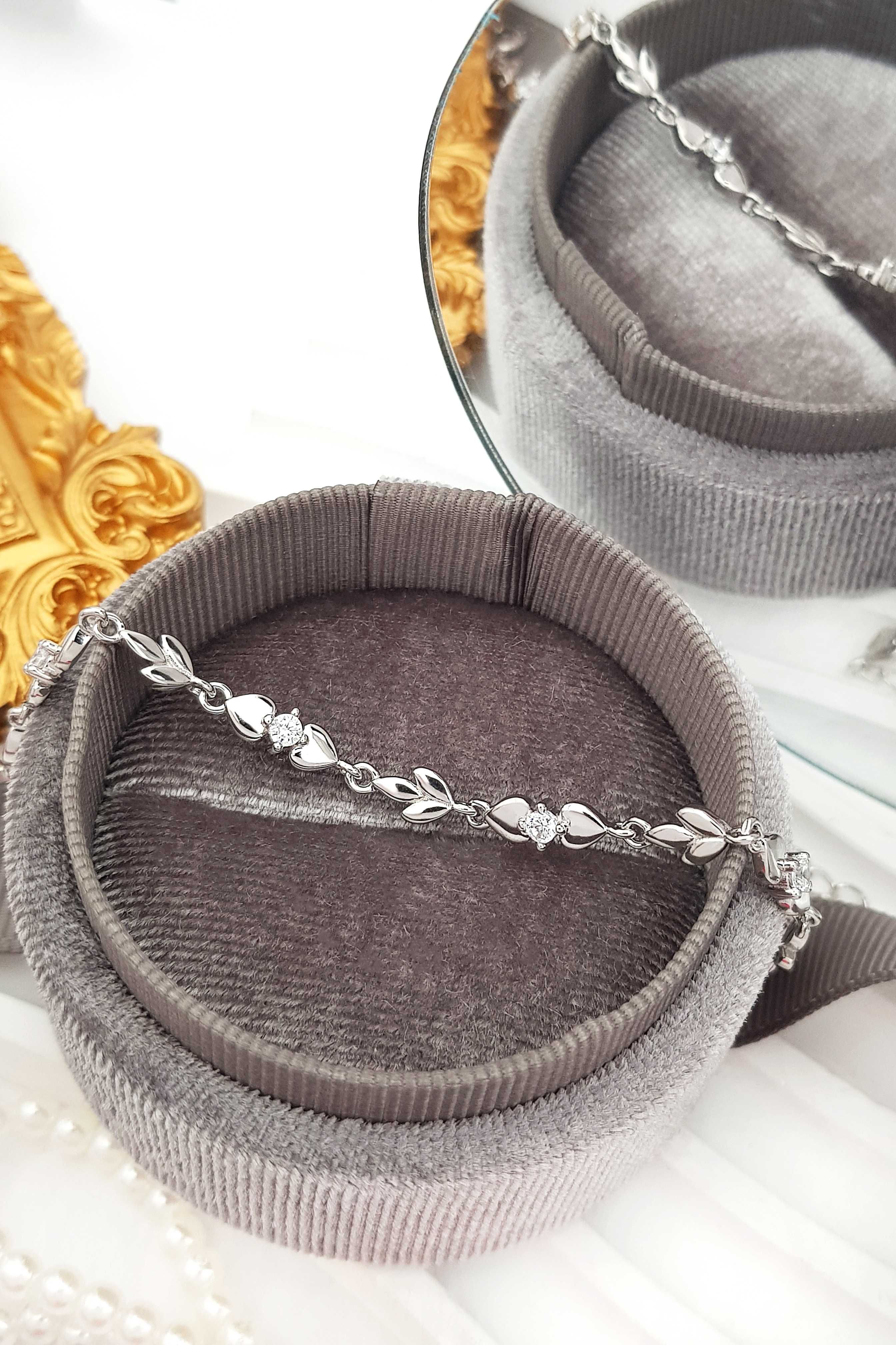 Srebrna bransoletka z białymi cyrkoniami i sercami pr. 925