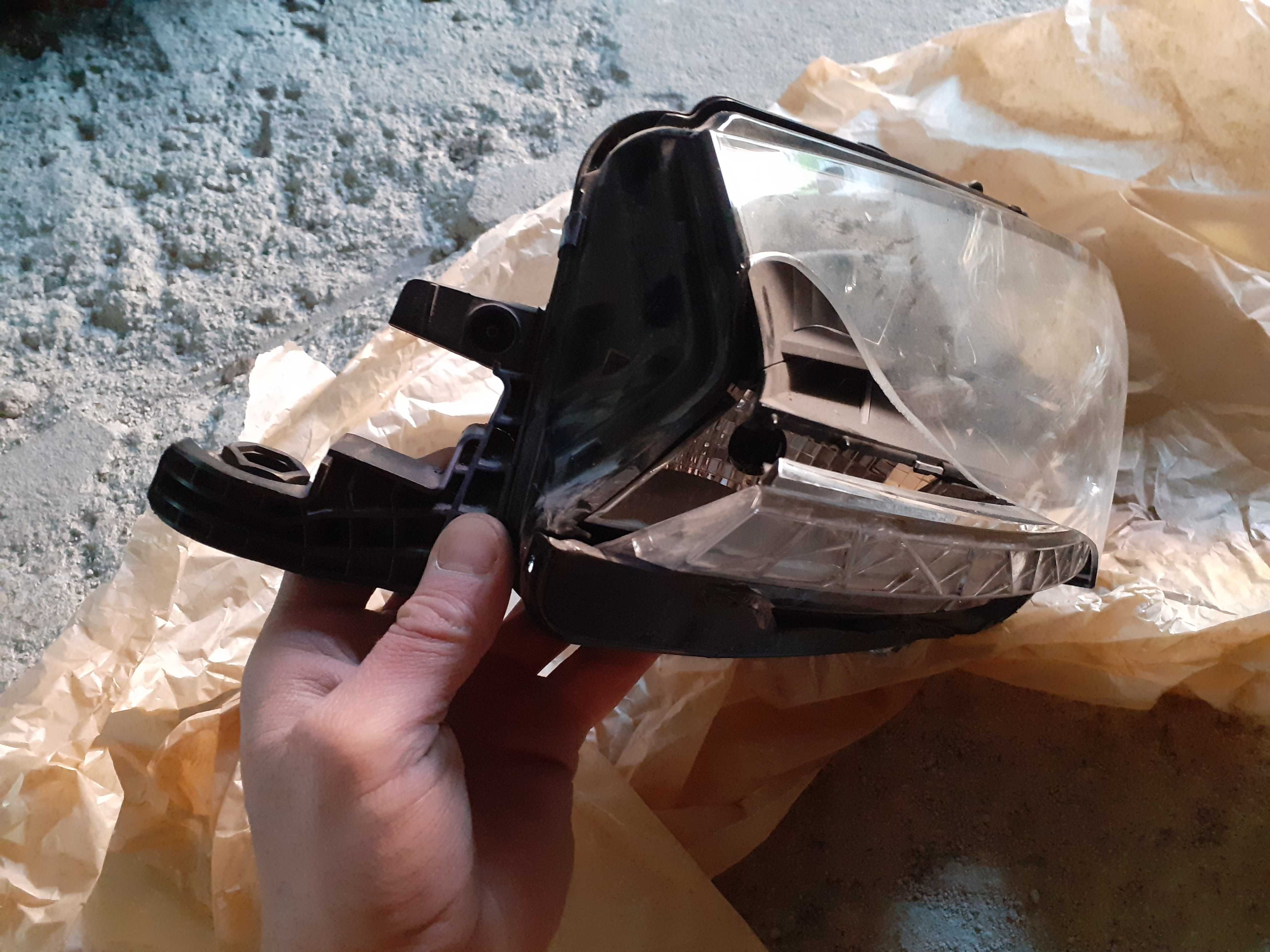 Lampa Przedna SKODA XENON Uszkodzona