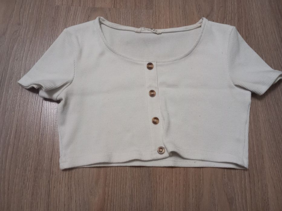 Фудболки і топіки.