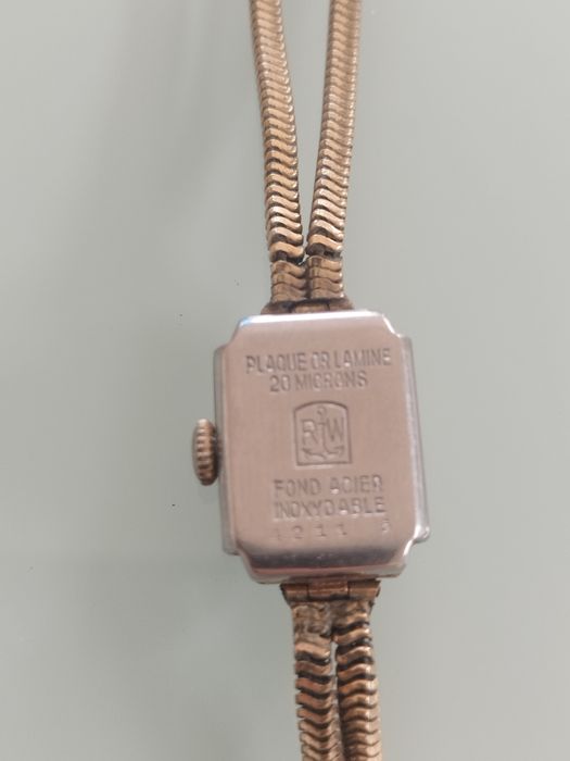 Lindos relógio mecânico art déco. Banhado a ouro .funciona muito bom.